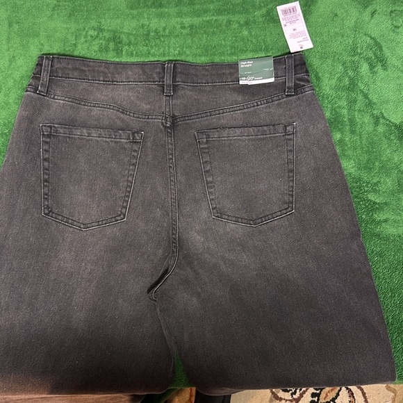 NWT Wild Fable High Rise Straight Leg Button Down Black Wash Jeans Sz16 - Picture 4 of 11